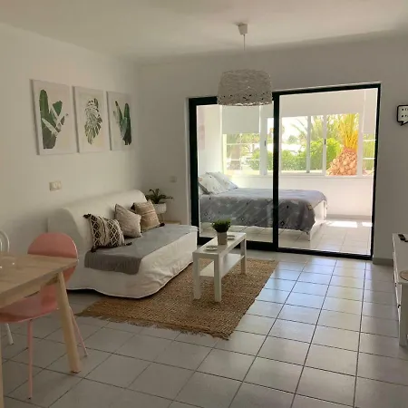 Luxury Estudio En Playa Roca A Primera Linea Del Mar Apartment *